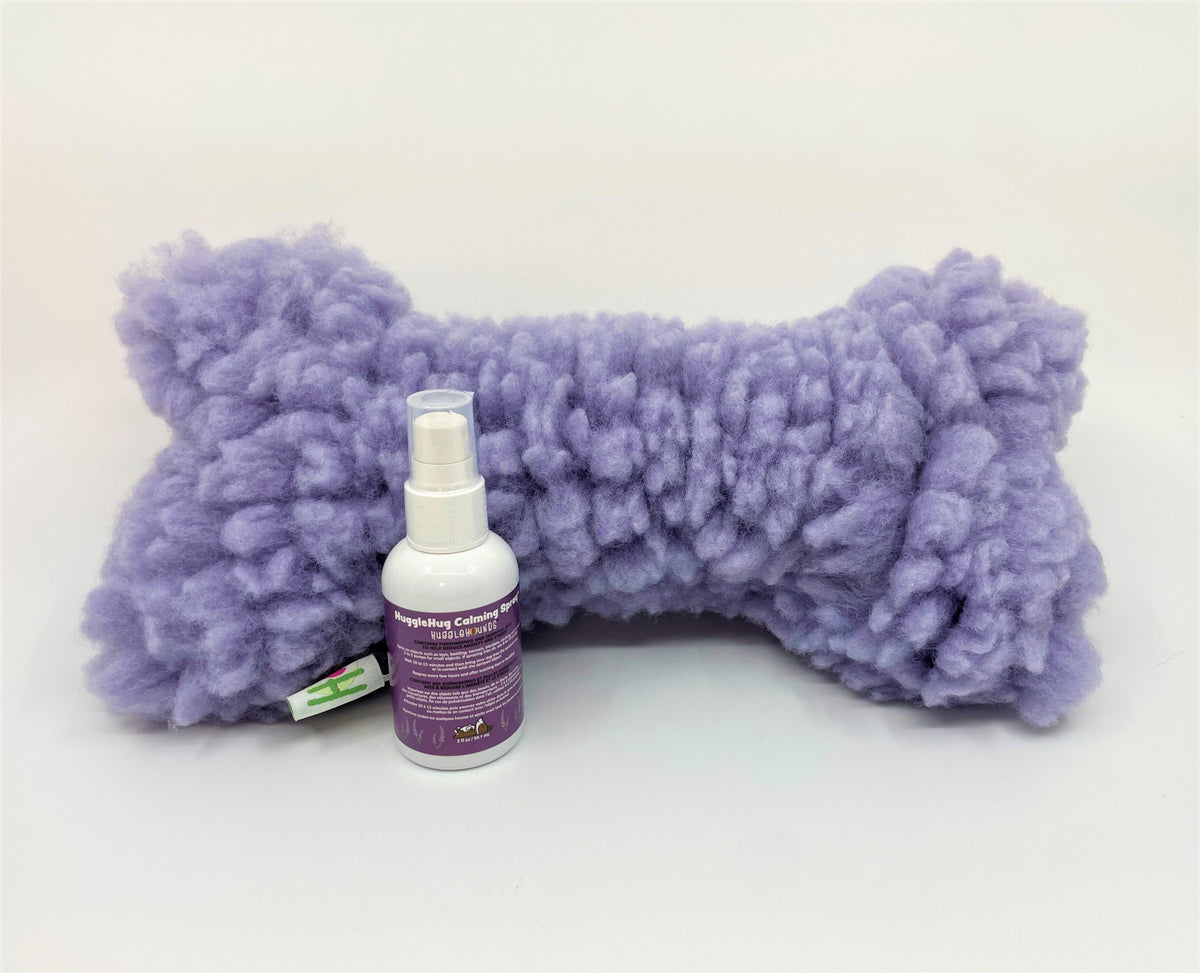 Hueso de Peluche HuggleHug con Spray Calmante de Lavanda – detalle 4 | Pawvora